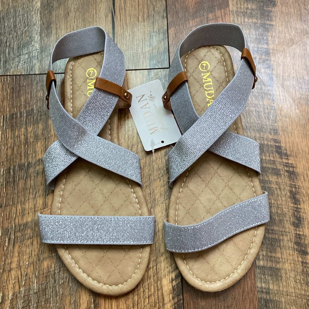 Mudan flat sandals. Women’s size 7